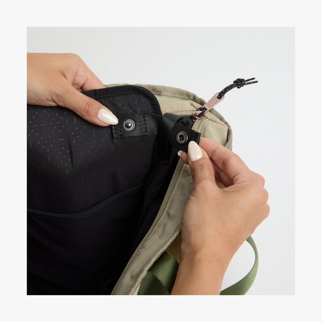 Field Tote