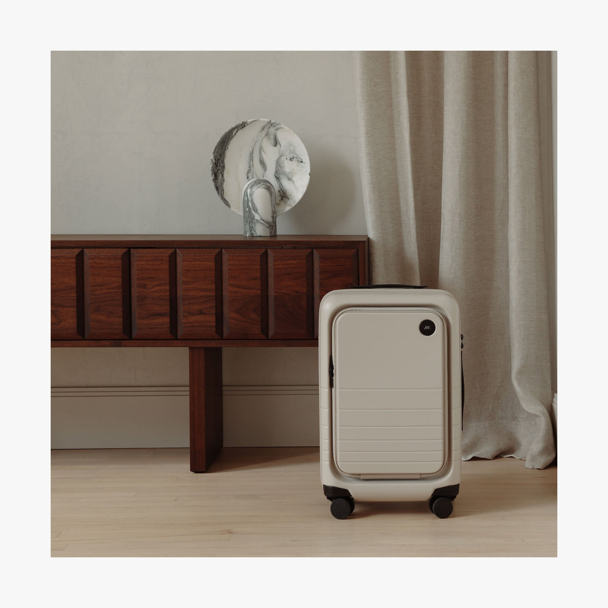 Check-In Medium